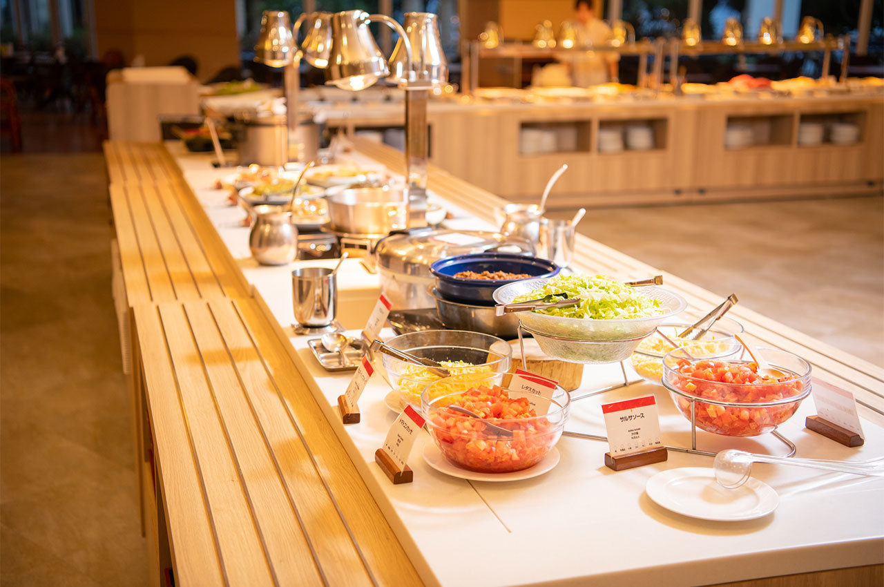 シーサイドレストラン 谷茶ベイ（リザンシーパークホテル谷茶ベイ）