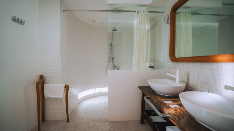 メインバスルーム。※シャワーのみ。バスタブはございません。