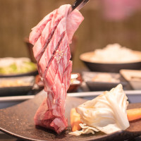 濃厚な旨味と肉本来の美味しさ。上 県産和牛すだれカルビ 590円(税抜き)