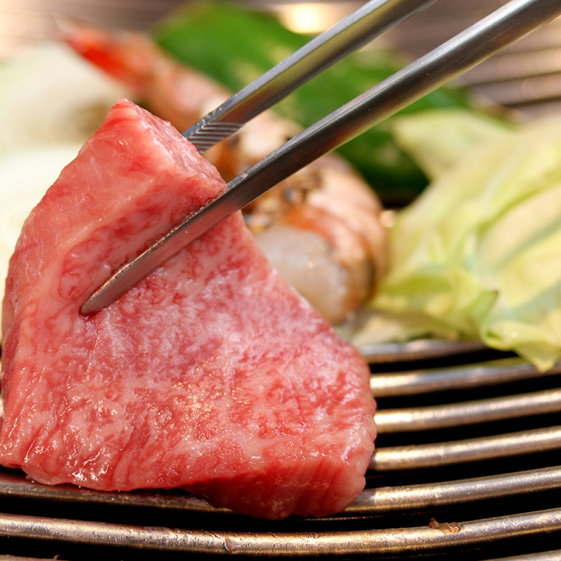 肉の芯部からじっくりと焼き上げることの出来るロースターを採用。肉が持つ本来の旨味を堪能できます。