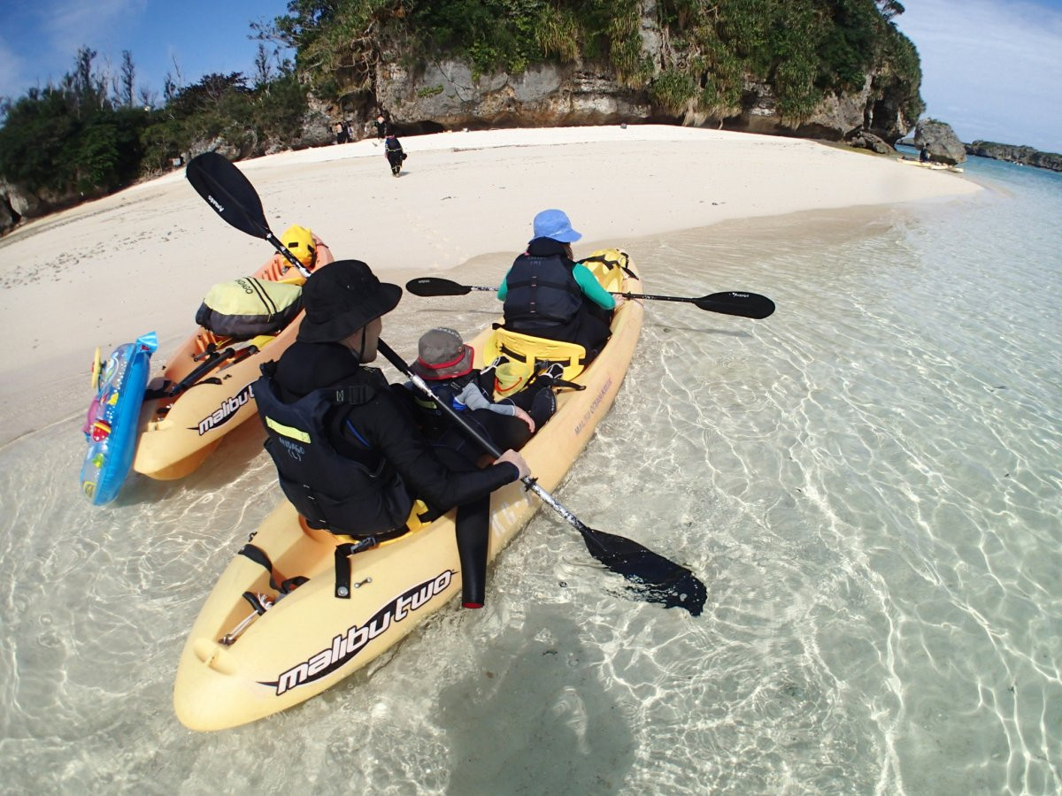 沖縄アンダゴ【３歳～貸切り】カヤックで行く無人島＆熱帯魚シュノーケル