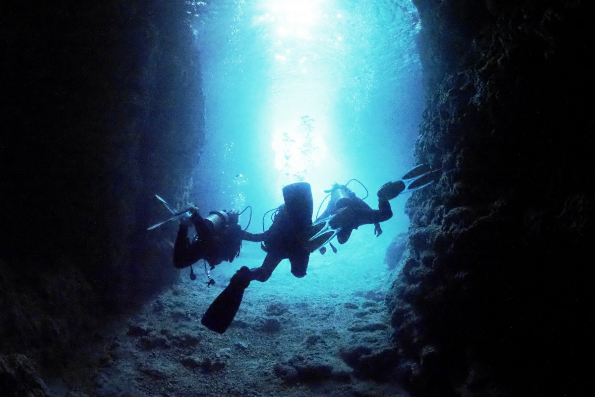 沖縄青の洞窟ダイビング・シュノーケル予約 -沖楽 おきらく-