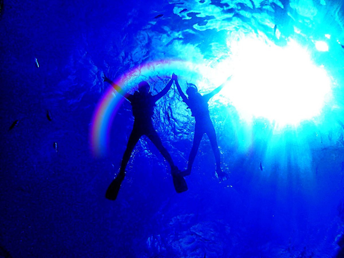 沖縄アンダゴ【1グループ完全貸切り】青の洞窟シュノーケル＆ＳＵＰクルージング