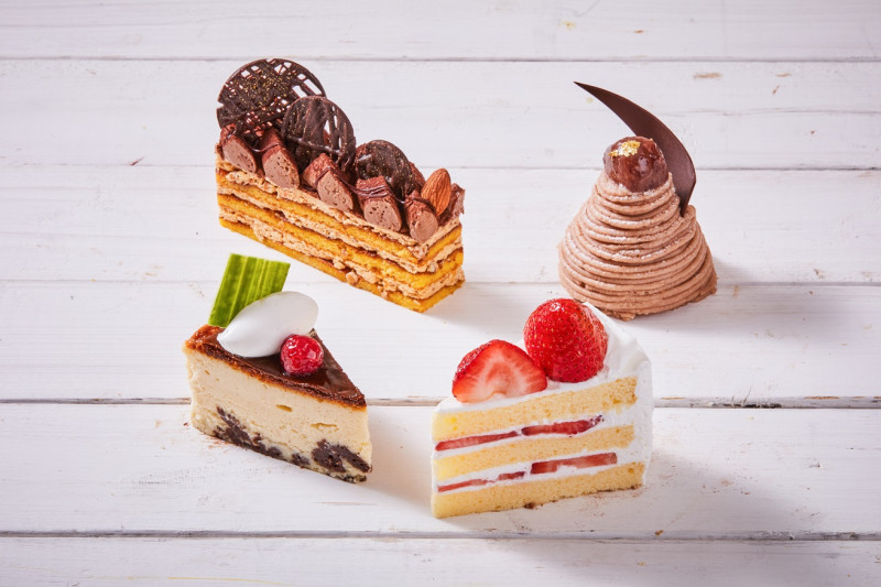 ケーキ各種、デザートもご用意しております