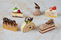 ケーキ各種、デザートもご用意しております