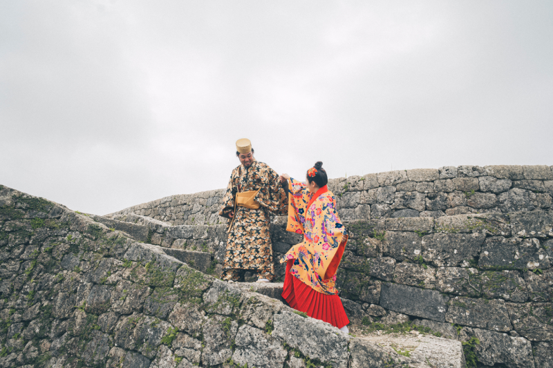 世界遺産・中城城跡で琉装を纏い歴史を感じる