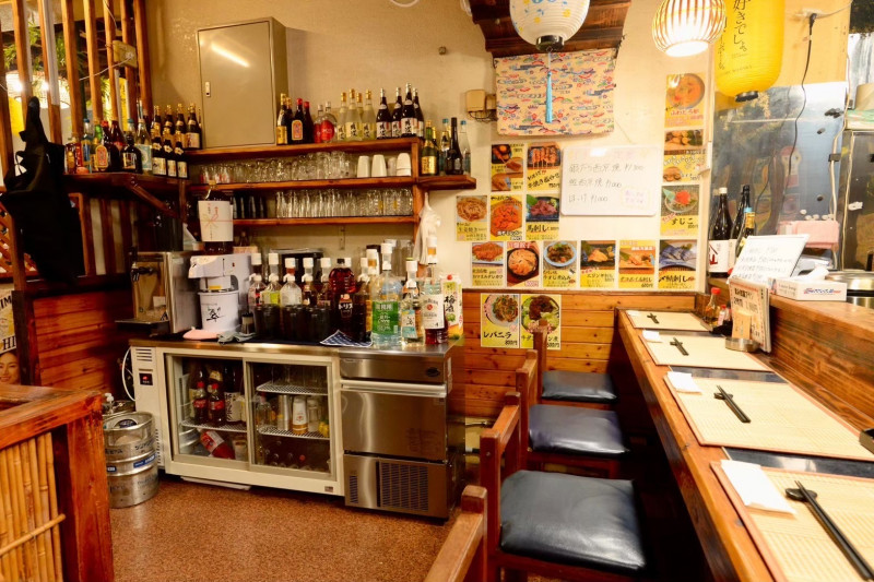 店内　カウンター　５席