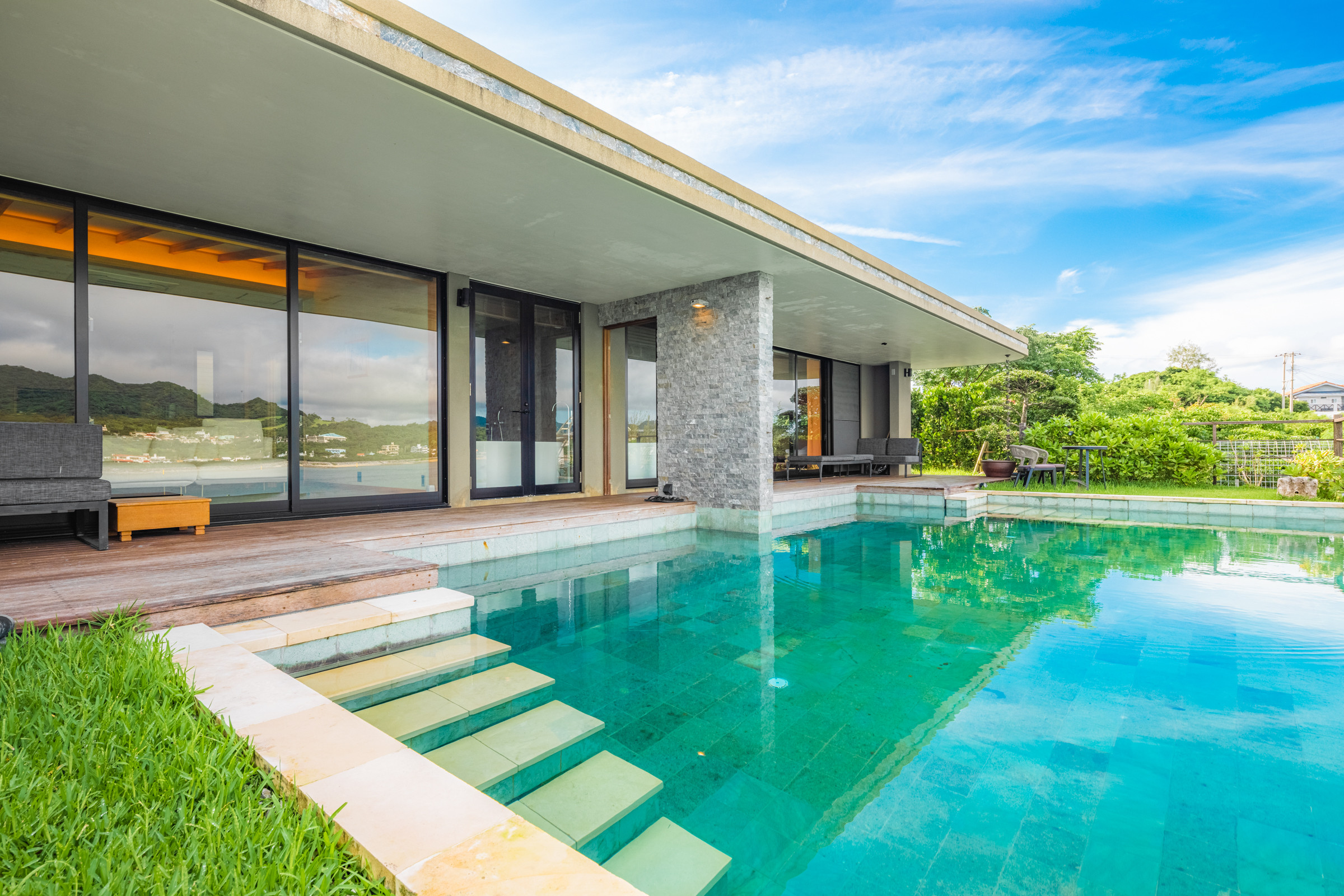 瀬底山水 本館【インフィニティプール付きスイートヴィラ】