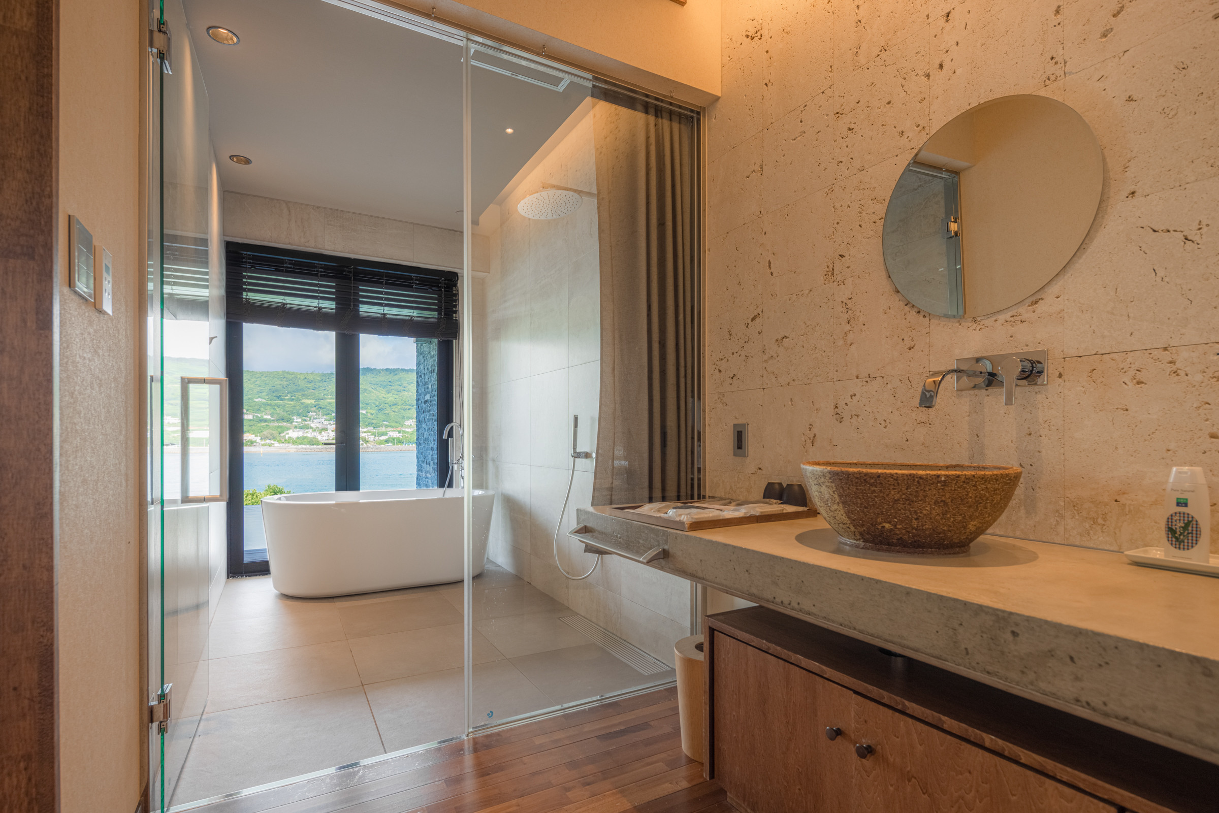 瀬底山水 本館【インフィニティプール付きスイートヴィラ】