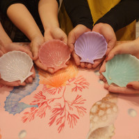 貝から取り出した真珠はさまざまな色や形との出会い