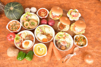 ベーグルサンドイッチやサラダ仕立てのライスボウルシーリーズグラタンや約８種類のスープで皆様をお出迎え