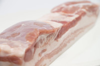 あぐー豚は「パイナップルあぐー」と「美ら島あぐー」がございます。