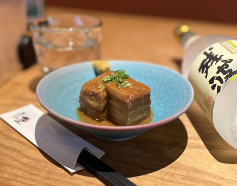 人気の「赤瓦の味噌ラフテー」！濃厚で柔らかいラフテーです！