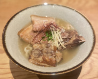 厳選素材の沖縄そば　