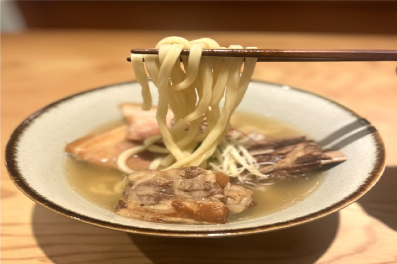 厳選素材の沖縄そば　