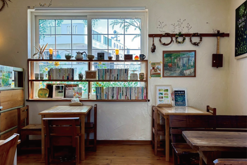 店内の様子。アメリカンカントリー調の内装です。