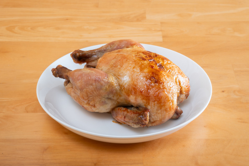 一番人気とりの丸焼き　食べやすくカットできます。（クリスマス時期以外）