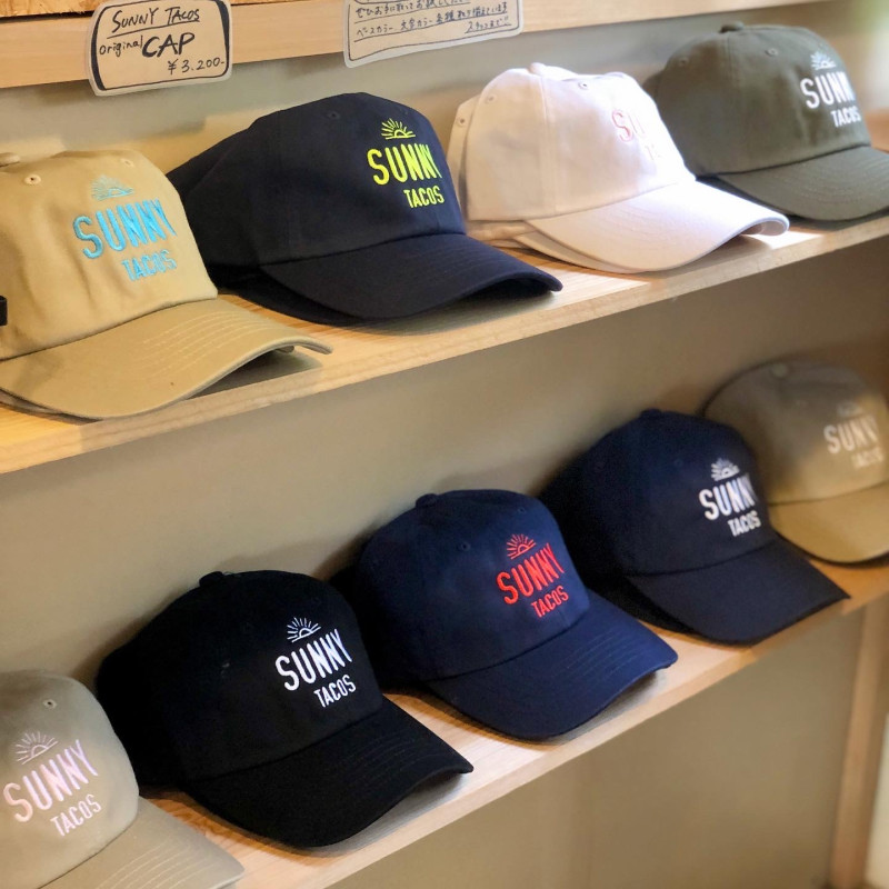 TシャツやCAPなどオリジナルグッズも大人気！