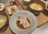 ビタローの炊き込みご飯と煮付け定食