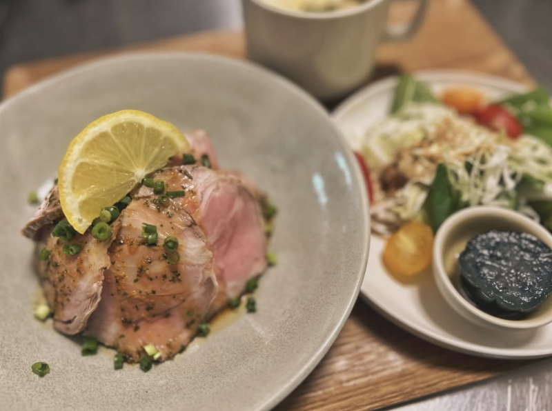 バターソースのローストポーク丼