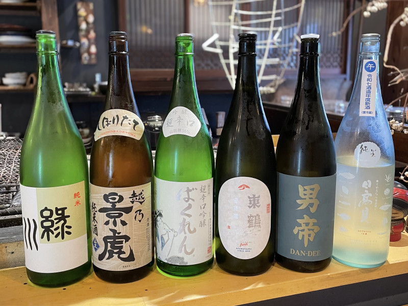 季節の日本酒を常時ご用意。毎月8日は、他ではなかなか出会えない希少な銘酒が登場します!