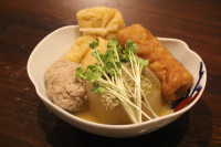 「おでん おまかせ4種盛り」(935円) 煮干しと昆布からひいた出汁がしみしみです。