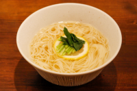 「八日やの煮麺」(418円) 〆にお出汁の優しい味わいを。軽めの一人前です。