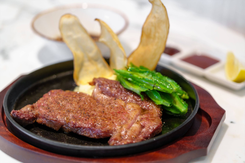 もとぶ牛のサーロインステーキ