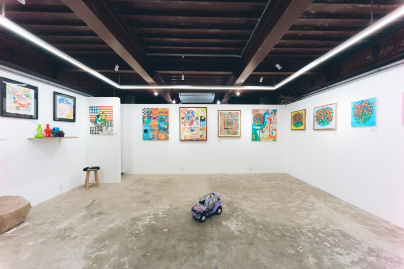 アートシーンで活躍されているアーティストの企画展を開催中