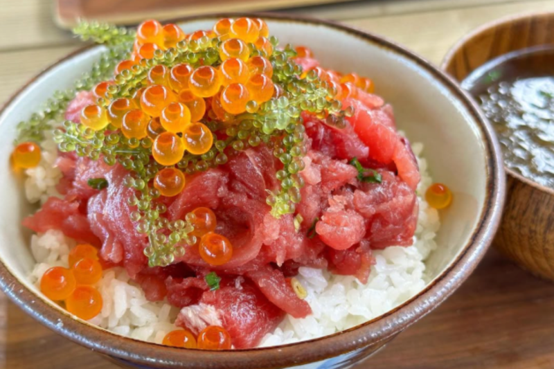 大人気の中落ち丼に こちらも大人気いくらトッピング