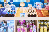 ここでしか買えないオリジナルのお土産もたくさんご用意しています