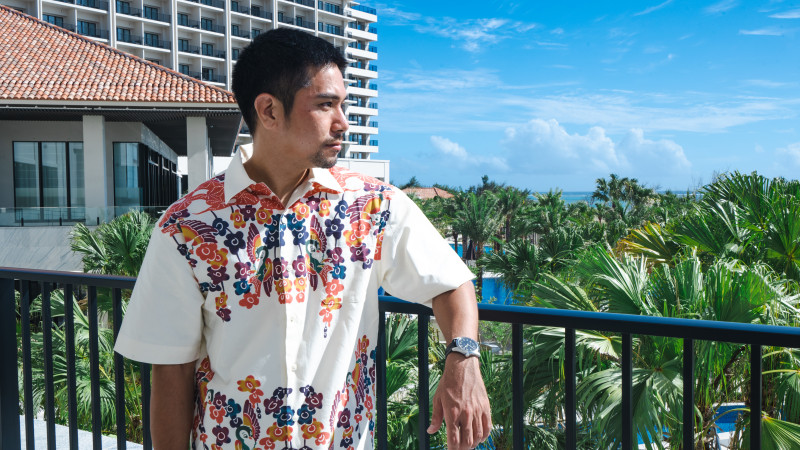 県内の紅型職人とコラボレーションした伝統工芸かりゆし