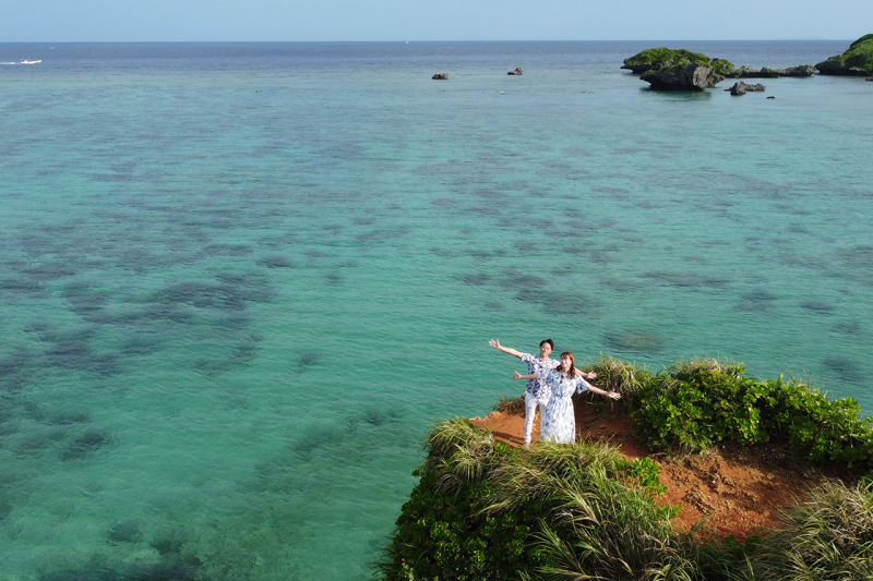 ”絶景スポットで空から撮影”沖縄の海を思い出に持ち帰り！