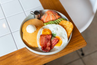 アボカドサーモンプレート