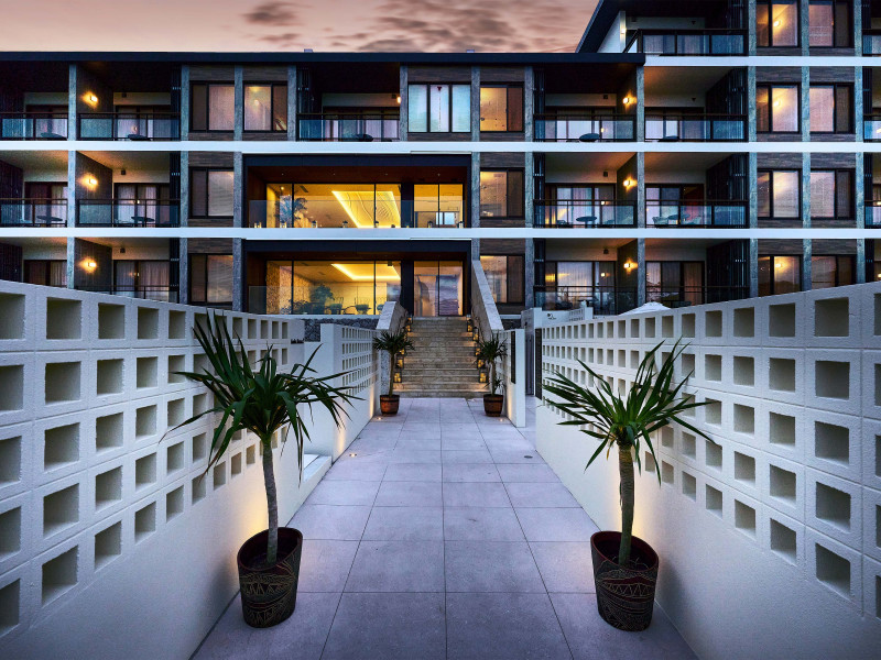 夕暮れとホテル