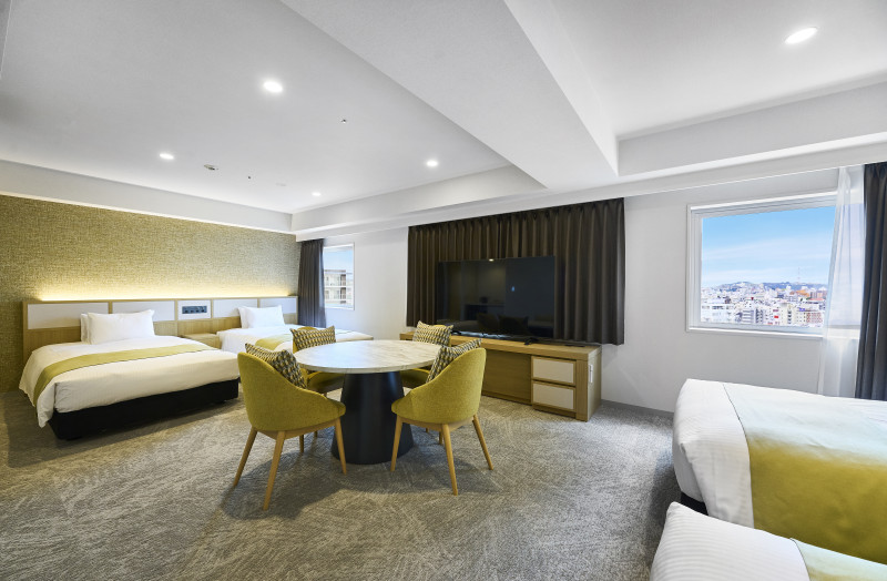 ファミリーフォース（52.7平米：ベッド4台常設。バス、トイレ別）