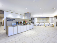 ウエルカムドリンクとアメニティバーのあるフロントロビー（2階）