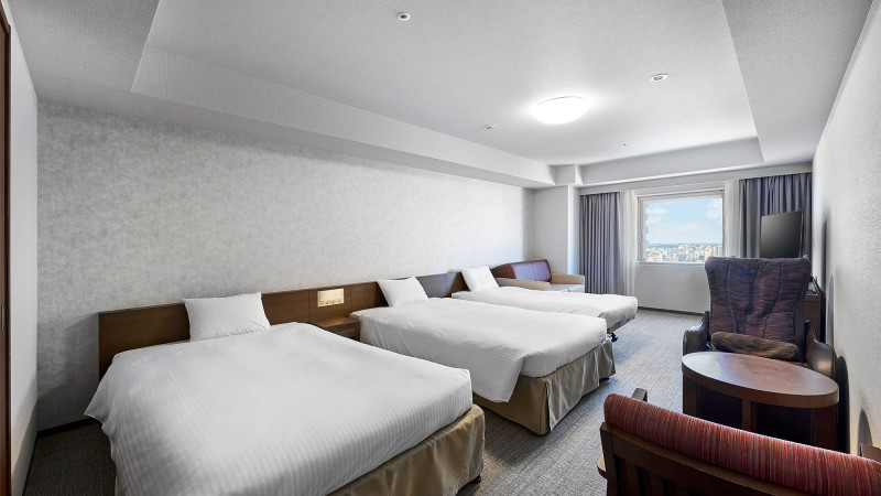 ツインルームはエクストラベッド設置で４名様利用可能※画像はデラックスツインルーム３名様利用時