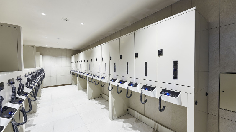 １階にあるセルフクローク。チェックイン前やチェックイン後にご自身で荷物を預けることが可能です。