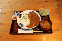 旨味たっぷり県産の「島人マッシュルーム」がゴロゴロ入ったキーマカレー。