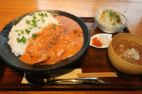 【月替わりカレー】（4月はバターチキンカレー）