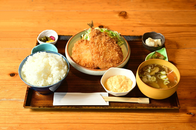サクッとふっくら長崎県産のアジフライ定食 ブランド卵「ほおずき卵」を使用したタルタルソースとどうぞ