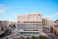 那覇市久茂地、モノレール「県庁前」駅から徒歩約2分