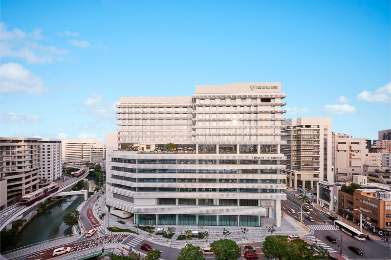 那覇市久茂地、モノレール「県庁前」駅から徒歩約2分