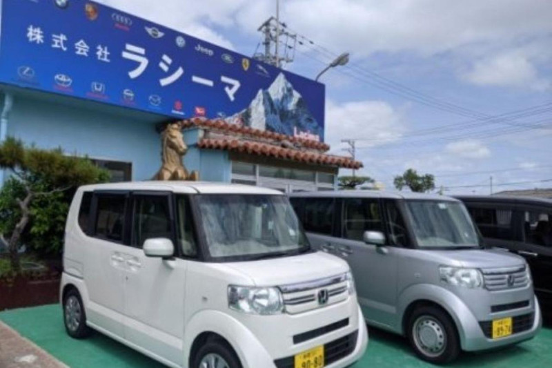 那覇空港への無料送迎付きラシーマレンタカー那覇空港店