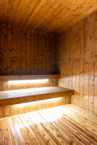 雑音が、消える。 オーナーがこだわりにこだわり抜いた木のサウナ室。 