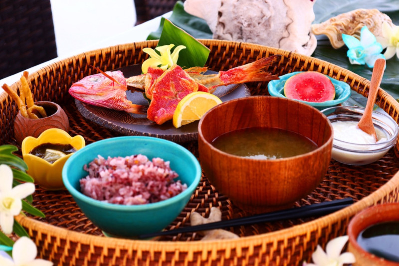 沖縄県産食材を使った体にやさしい朝食プレート