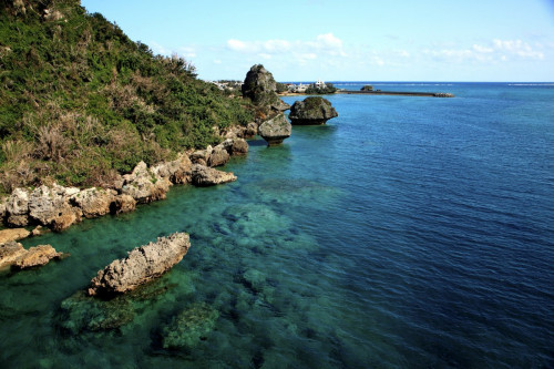 橋で渡れる島「伊計島」の自然海岸