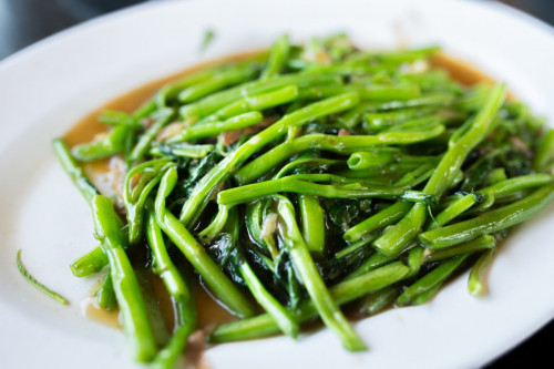 中華料理で定番のウンチェー（空芯菜）は炒めものや和えものに