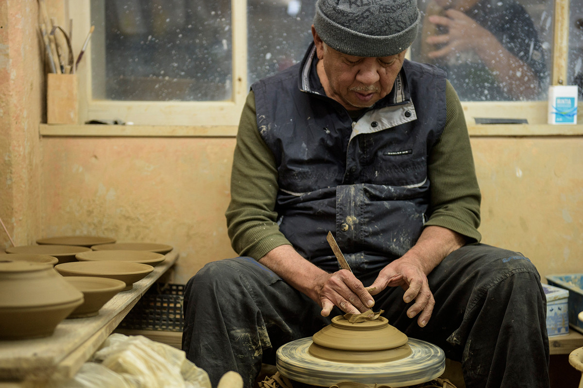 陶芸家へのインタビュー | 「やちむん」とは | 沖縄観光情報WEBサイト